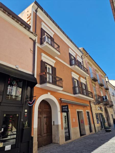 A la foto es mostra l'objecte DOMUS SAN CARLO APARTMENT situat a la ciutat de Caserta.