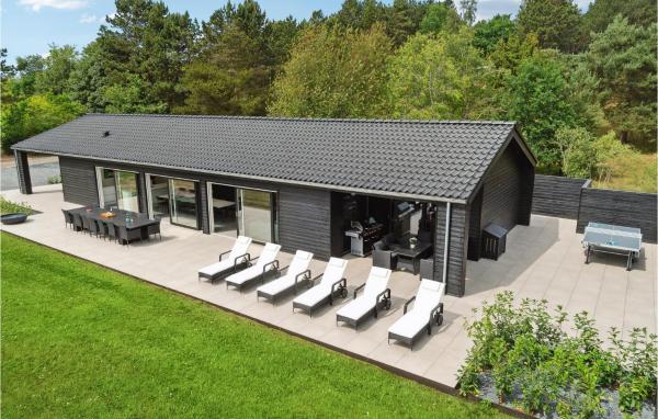 A la foto es mostra l'objecte 7 Bedroom Lovely Home In Ebeltoft situat a la ciutat de Ebeltoft.