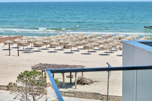 Infinity by Sea Apartment Beach Resort - parkingの写真8