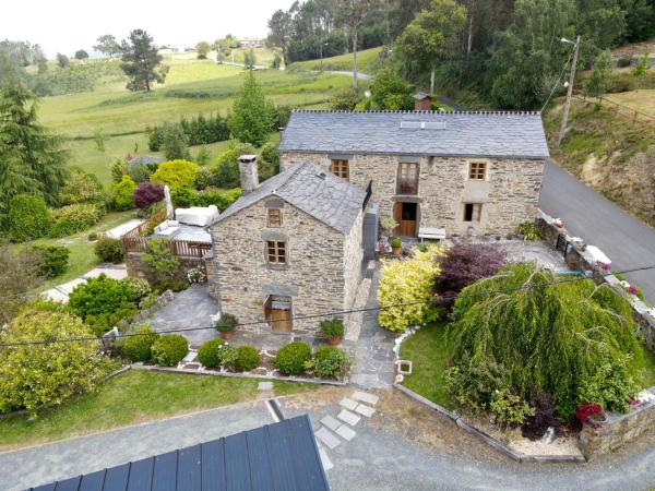 A la foto es mostra l'objecte Casa Piñeiro situat a la ciutat de A Capela.