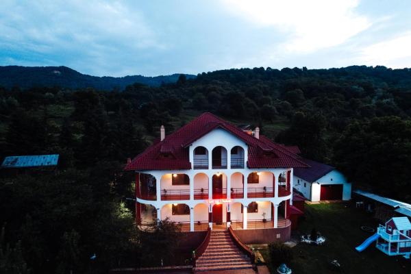 A la foto es mostra l'objecte Casa cu Elefanți situat a la ciutat de Corbşori.