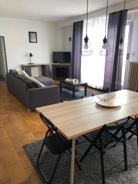 A la foto es mostra l'objecte Grand Appartement Privatif situat a la ciutat de Châteauroux.
