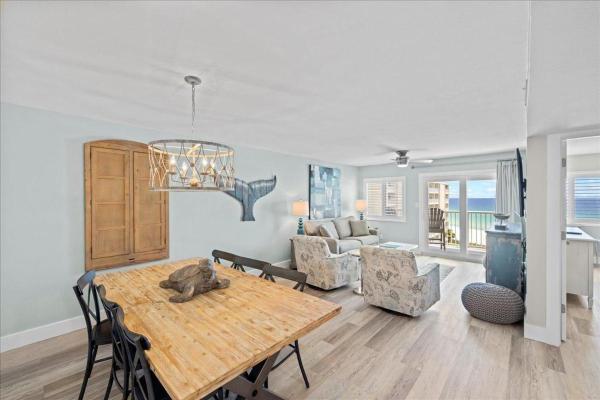 A la foto es mostra l'objecte Holiday Surf and Racquet Unit 608 situat a la ciutat de Destin.