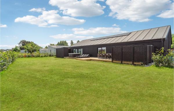 Lovely Home In Nexø With Sauna, Neksø