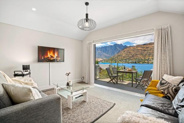 Lakefront Living - 2 Bedroom Aptmt In Alpine Village - 퀸스타운