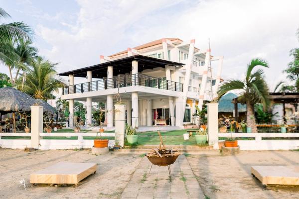 A la foto es mostra l'objecte North Shores Inn situat a la ciutat de Badoc.