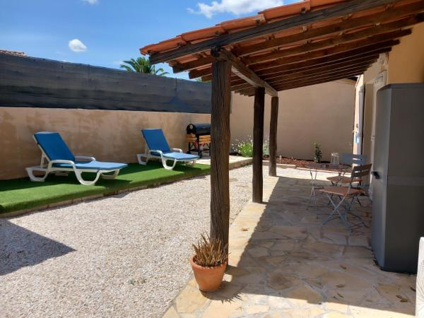 På billedet ses objektet Studio indépendant dans villa beliggende i byen Néffiès.