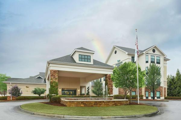 The photo shows the Homewood Suites by Hilton Columbus located in the city of Cataula.