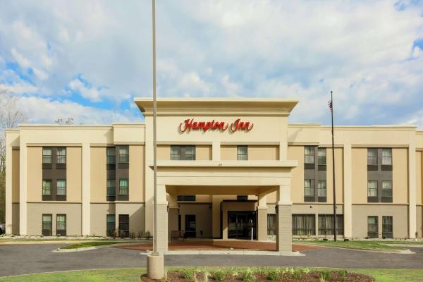 写真にはジャクソン市にあるCountryside Inn Jacksonが写っています。