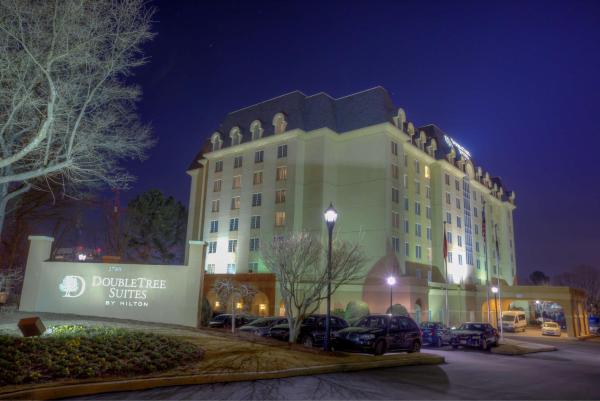 Foto 2: Doubletree Suites by Hilton at The Battery Atlanta