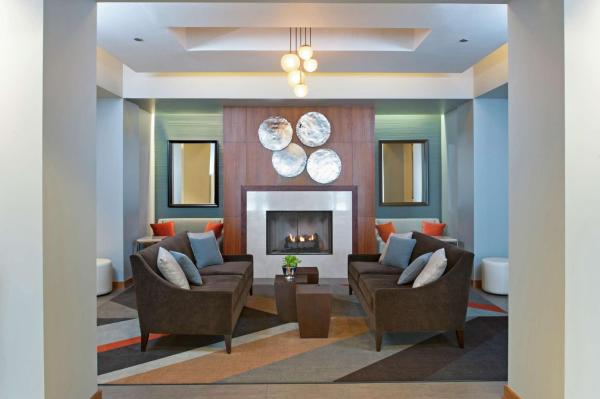 DoubleTree by Hilton Hotel and Conference Center Chicago North Shore photo 2