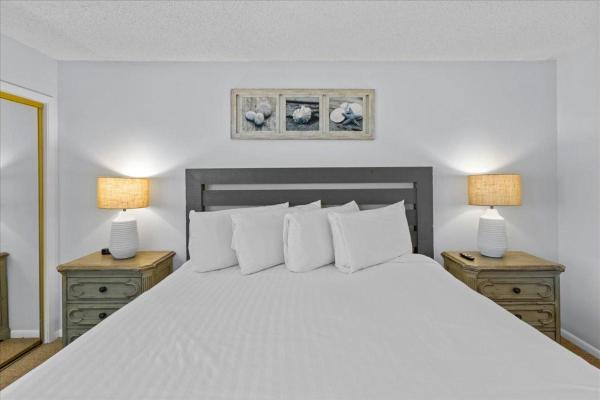A la foto es mostra l'objecte Holiday Surf and Racquet Unit 213 situat a la ciutat de Destin.