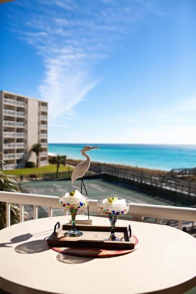 A la foto es mostra l'objecte Holiday Surf and Racquet Unit 304 situat a la ciutat de Destin.