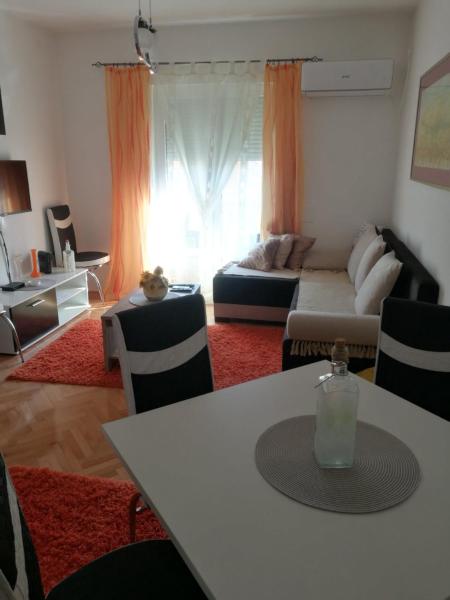 Na fotografii je vidět objekt Apartman Suncokret nacházející se ve městě Lipova.