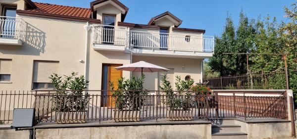 The photo shows the Monti d'aMare located in the city of Agerola.