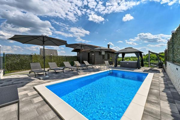 Nella foto è visibile l'oggetto AquaHaven With Private Pool And Wellness - Happy Rentals situato nella città di Veliko Trgovišće.