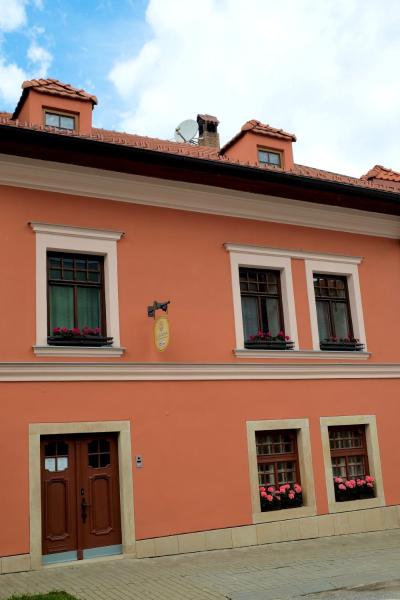 照片显示了位于Levoča市的雅努斯邻近旅馆物件。