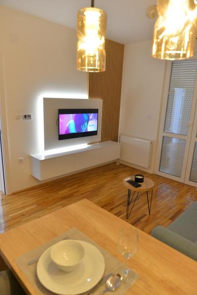 A la foto es mostra l'objecte HM Apartments situat a la ciutat de Inđija.