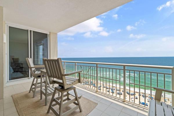 照片显示了位于Perdido Key市的Indigo West 1202物件。