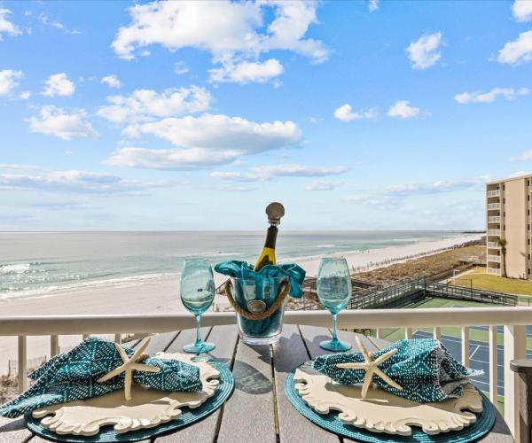 A la foto es mostra l'objecte Holiday Surf and Racquet Unit 422 situat a la ciutat de Destin.
