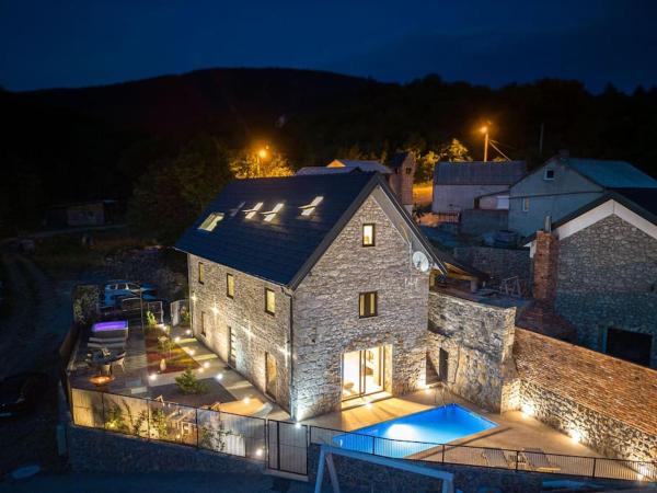 Na zdjęciu widoczny jest obiekt Heritage Villa Velebit Soul położony w mieście Francikovac.