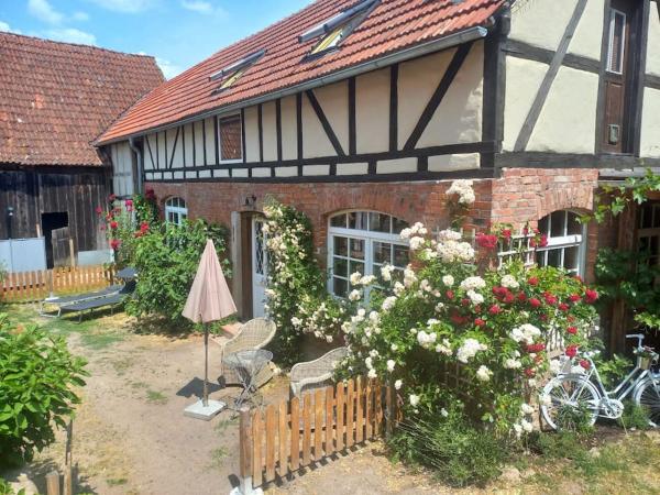 A la foto es mostra l'objecte Romantisches Rosencottage situat a la ciutat de Rügheim.