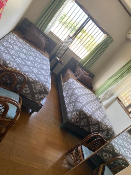 Na fotografii je vidět objekt Sun Sea GuestHouse nacházející se ve městě Sobe.