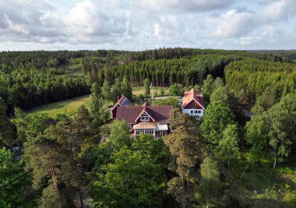 Na foto é possível ver o objeto Escape to PaulssonPaleo localizado na cidade de Simlångsdalen.