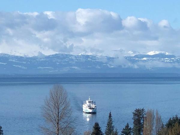 Na zdjęciu widoczny jest obiekt Four Seasons Private Villa położony w mieście Powell River.