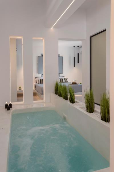 A la foto es mostra l'objecte Linea Luxury Suites situat a la ciutat de Fira.