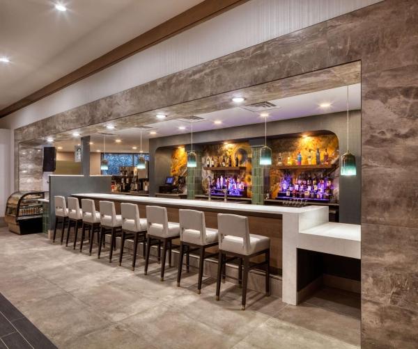 Фотография 3: DoubleTree by Hilton Tulsa - Warren Place