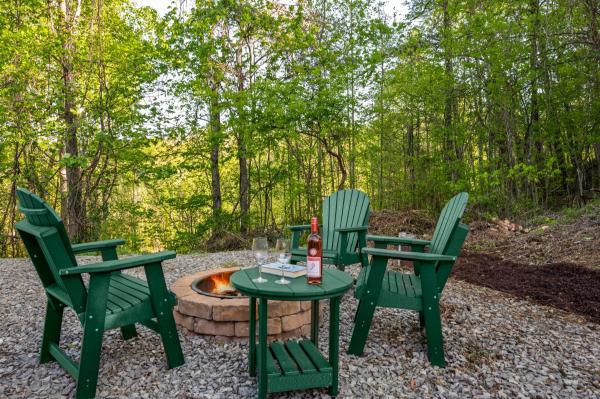 Easy Livin - Secluded Family Log Cabin - Tennessee