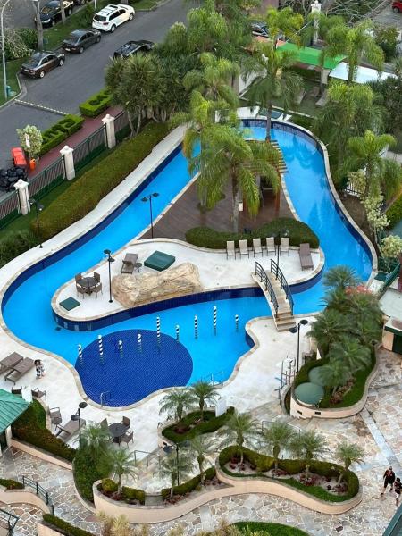 På billedet ses objektet Flat com Vista Panorâmica -15- na Barra da Tijuca - Estacionamento Gratuito - Frigobar - Ar condicionado - Piscina - Academia - Balsa para Praia Grátis - Varanda - Vista Parcial Mar e Lagoa beliggende i byen Barra da Tijuca.