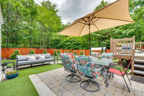 A la foto es mostra l'objecte Hot Tub, Game Room and Fire Pit Pocono Summit Home! situat a la ciutat de Pocono Summit.