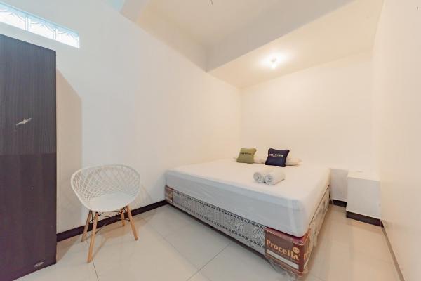 Nella foto è visibile l'oggetto Urbanview Hotel 99 Syariah Banjarbaru by RedDoorz situato nella città di Martapura.