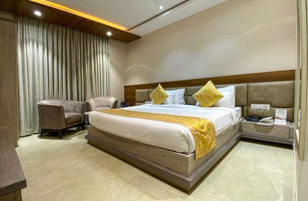 照片显示了位于Belgaum市的CENTRAL A BOUTIQUE HOTEL物件。