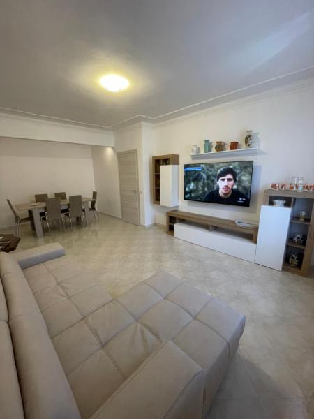 A la foto es mostra l'objecte Happy house situat a la ciutat de Civitavecchia.