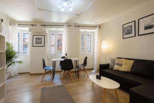 Na zdjęciu widoczny jest obiekt Sestado Old Town Apartment położony w mieście Agios Rokkos.