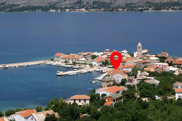 The photo shows the Apartments by the sea Vinjerac, Zadar - 3093 located in the city of Vinjerac.