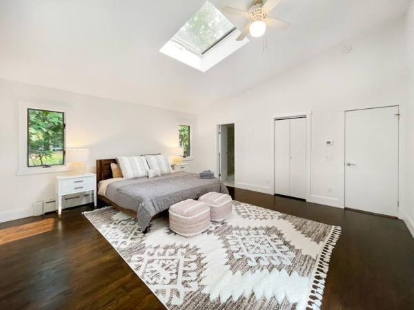 A la foto es mostra l'objecte Contemporary 3BR Retreat in East Hampton situat a la ciutat de Springs.