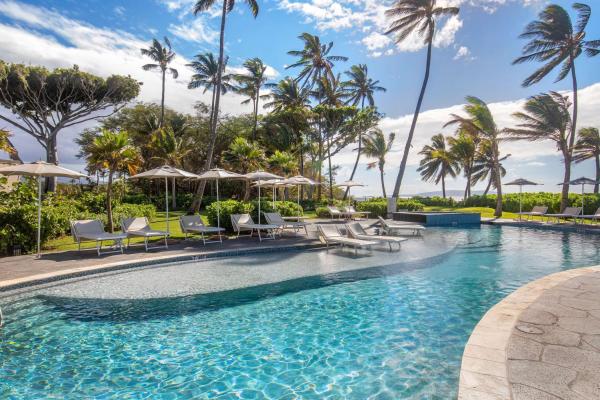 Na zdjęciu widoczny jest obiekt Hilton Grand Vacations Club Maui Bay Villas położony w mieście Kula.