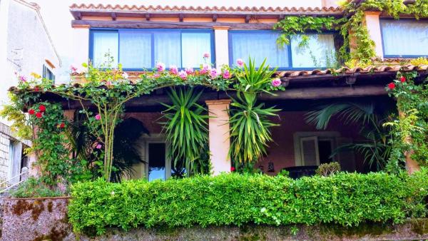 Auf dem Foto ist das Objekt The Secret Garden Maratea - Casa di Sery in der Stadt Maratea zu sehen.