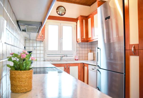Φωτογραφία 8: Spacious & Bright flat with balcony