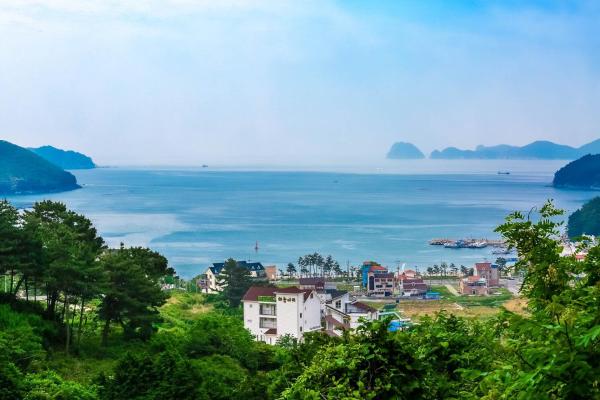 A la foto es mostra l'objecte Sky Ari Pension situat a la ciutat de Geoje.