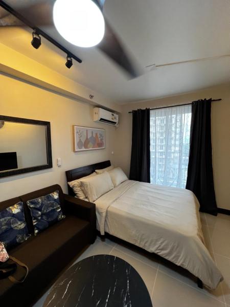 写真にはSuba市にあるCozy Studio Apartmentが写っています。