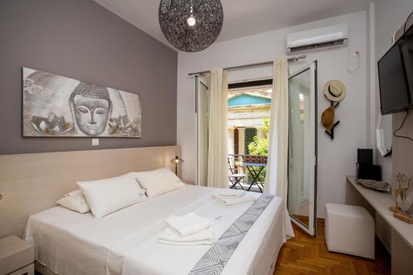 A la foto es mostra l'objecte Hadrian by Heloni Apartments situat a la ciutat de Atenes.