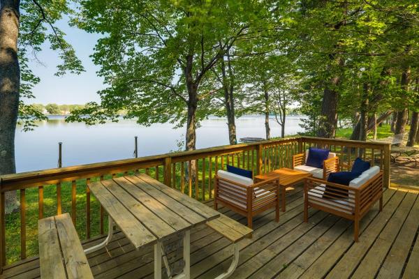 Na zdjęciu widoczny jest obiekt Pet-Friendly Kalkaska Cottage on Lake Crawford! położony w mieście Kalkaska.