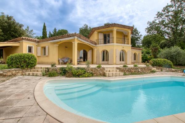 Na foto é possível ver o objeto Les Girolles - Villa climatisée avec piscine localizado na cidade de Brignoles.