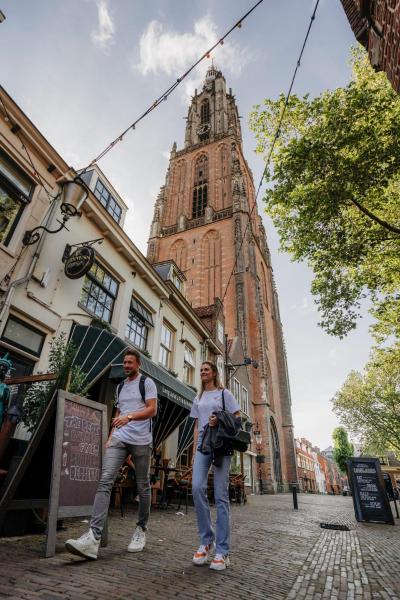 På billedet ses objektet Long John's Pub & Hotel beliggende i byen Amersfoort.