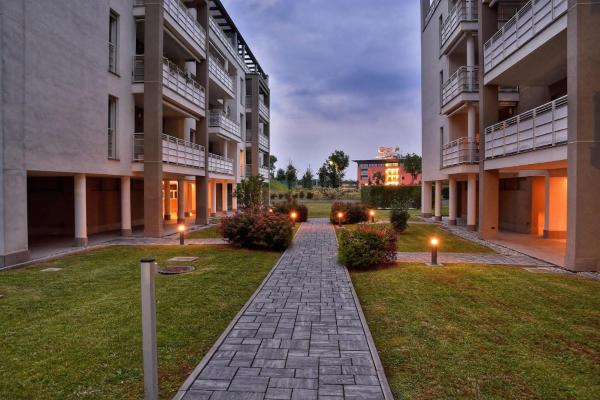 Na fotografii je vidět objekt Bloom Apartment nacházející se ve městě Pero.